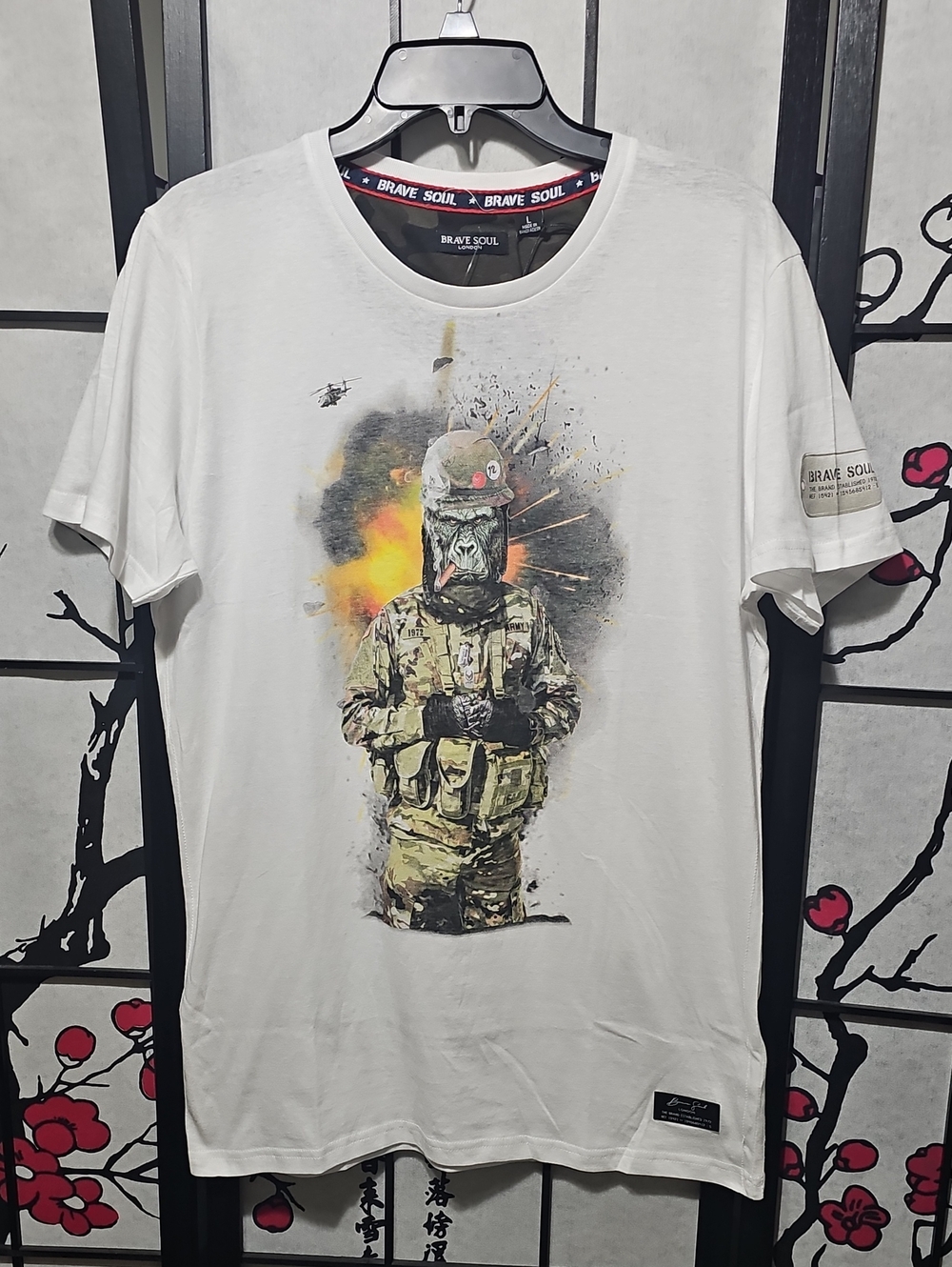Brave Soul White Short Sleeve Graphic Tee with Military Ape Print Large New